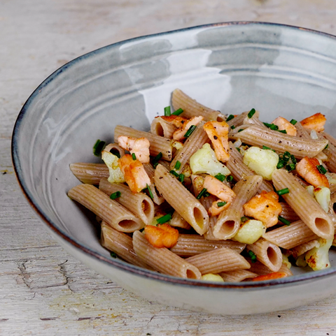 Penne integrali con cavolfiore e salmone