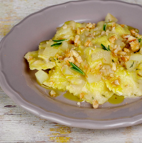 Ravioli con Ricotta di Colfiorito e spinaci in salsa di pere, noci e timo