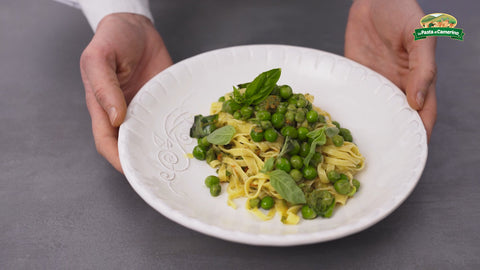 Rustiche piselli e fiori di zucca