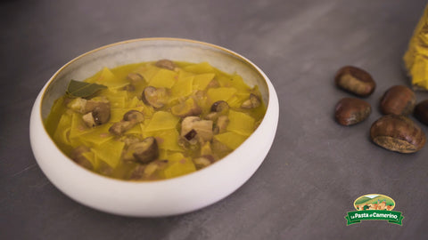 Zuppa di malfatti con funghi, guanciale e castagne